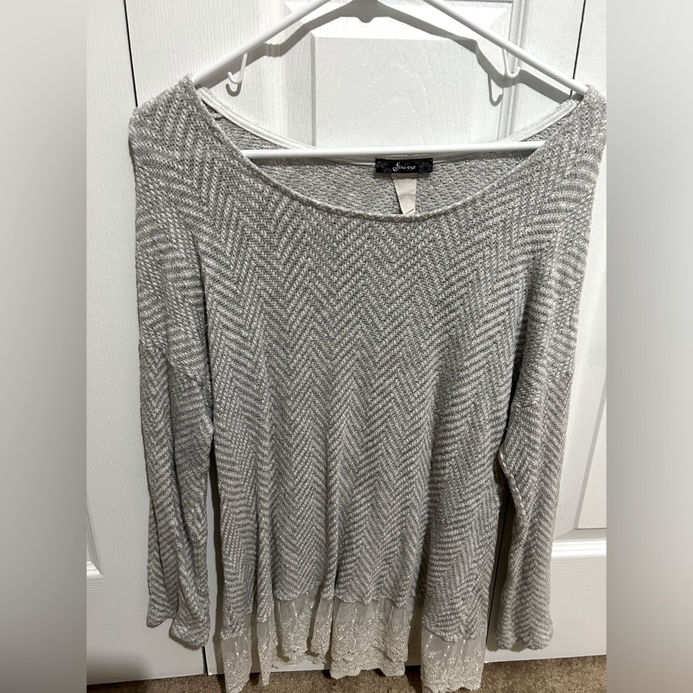 Long sleeve top with lace trim